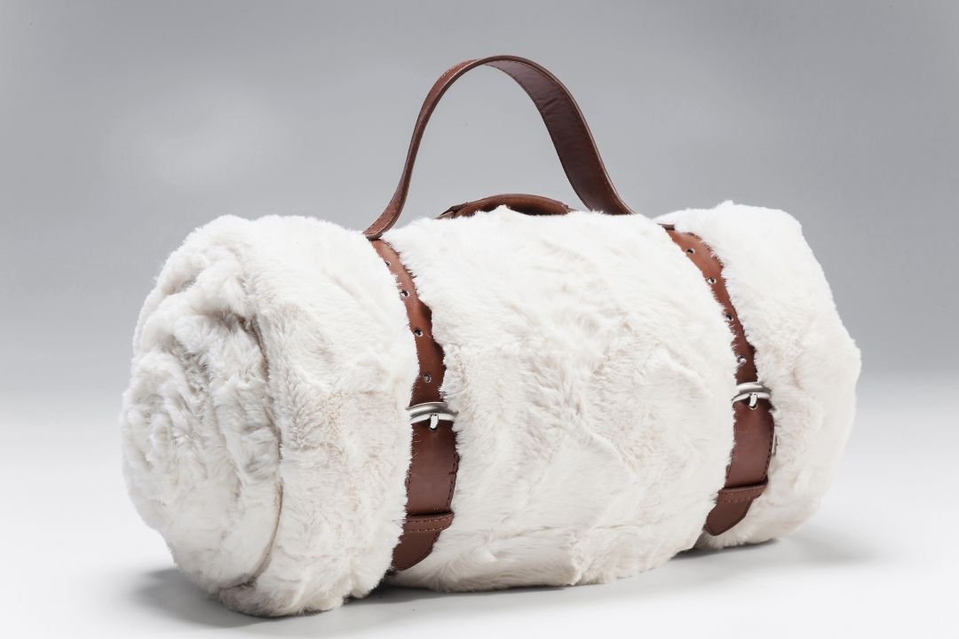 KARE Decke Fur White 150x200cm 60284