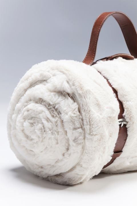 KARE Decke Fur White 150x200cm 60284